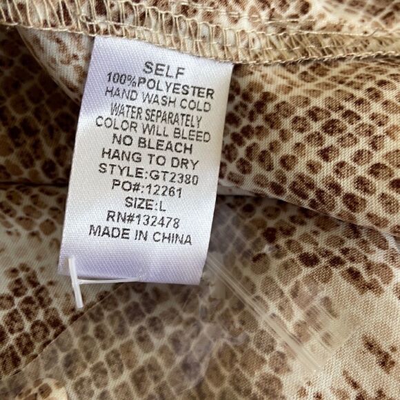 LAST one! NWT Sleeveless Snakeskin Print Blouse By Glam, Size Large - Picture 7 of 7